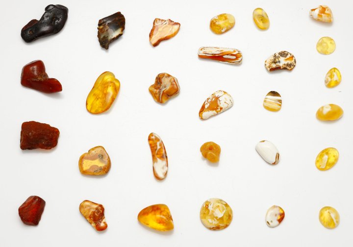 colours_of_baltic_amber.jpg